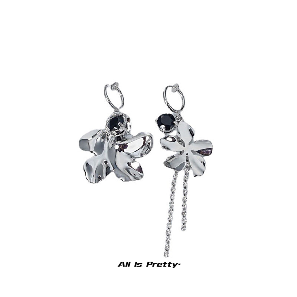 Unbalanced flower earrings