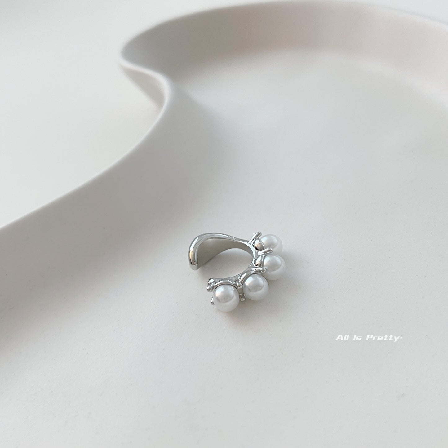 Pearl cuff earring ( single )