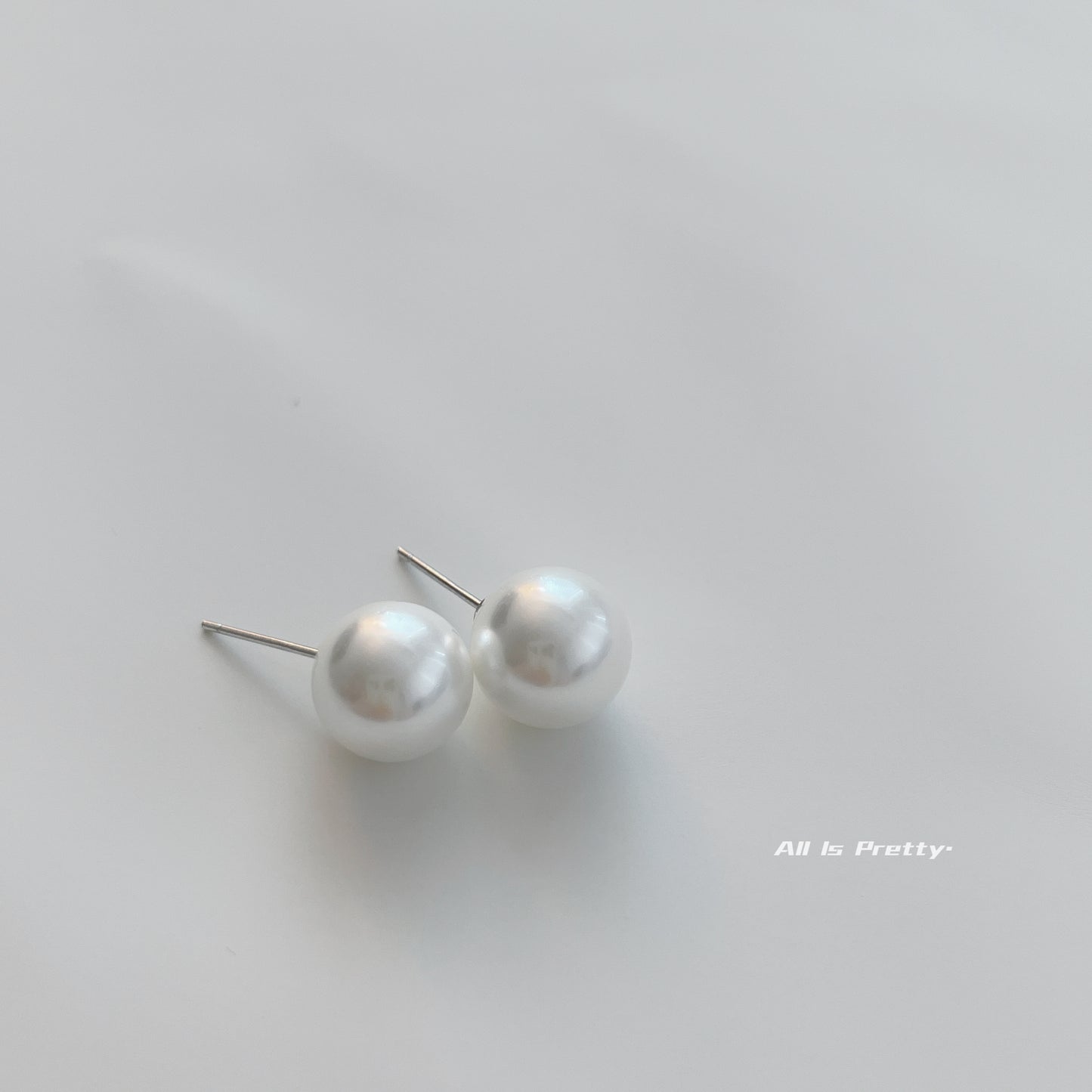 10 MM Swarovski high-gloss pearls stud earrings