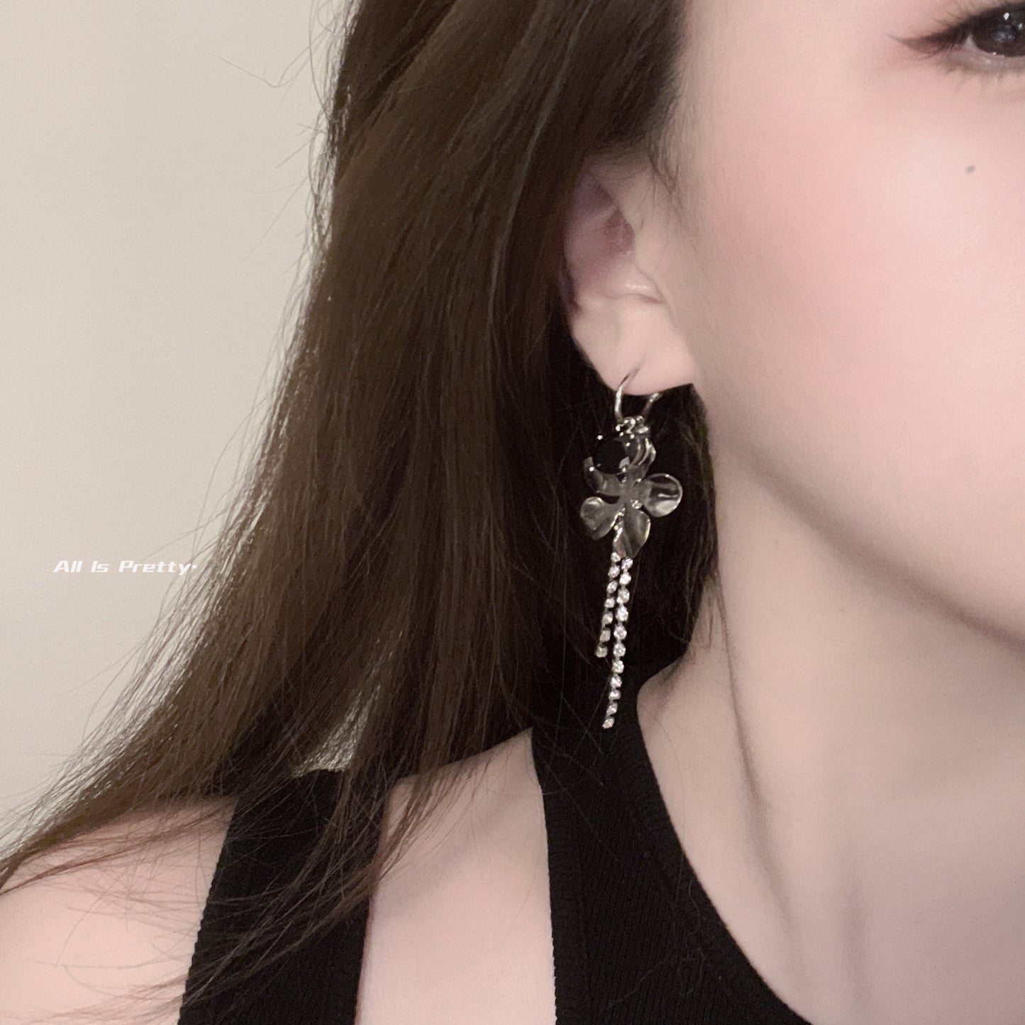 Unbalanced flower earrings