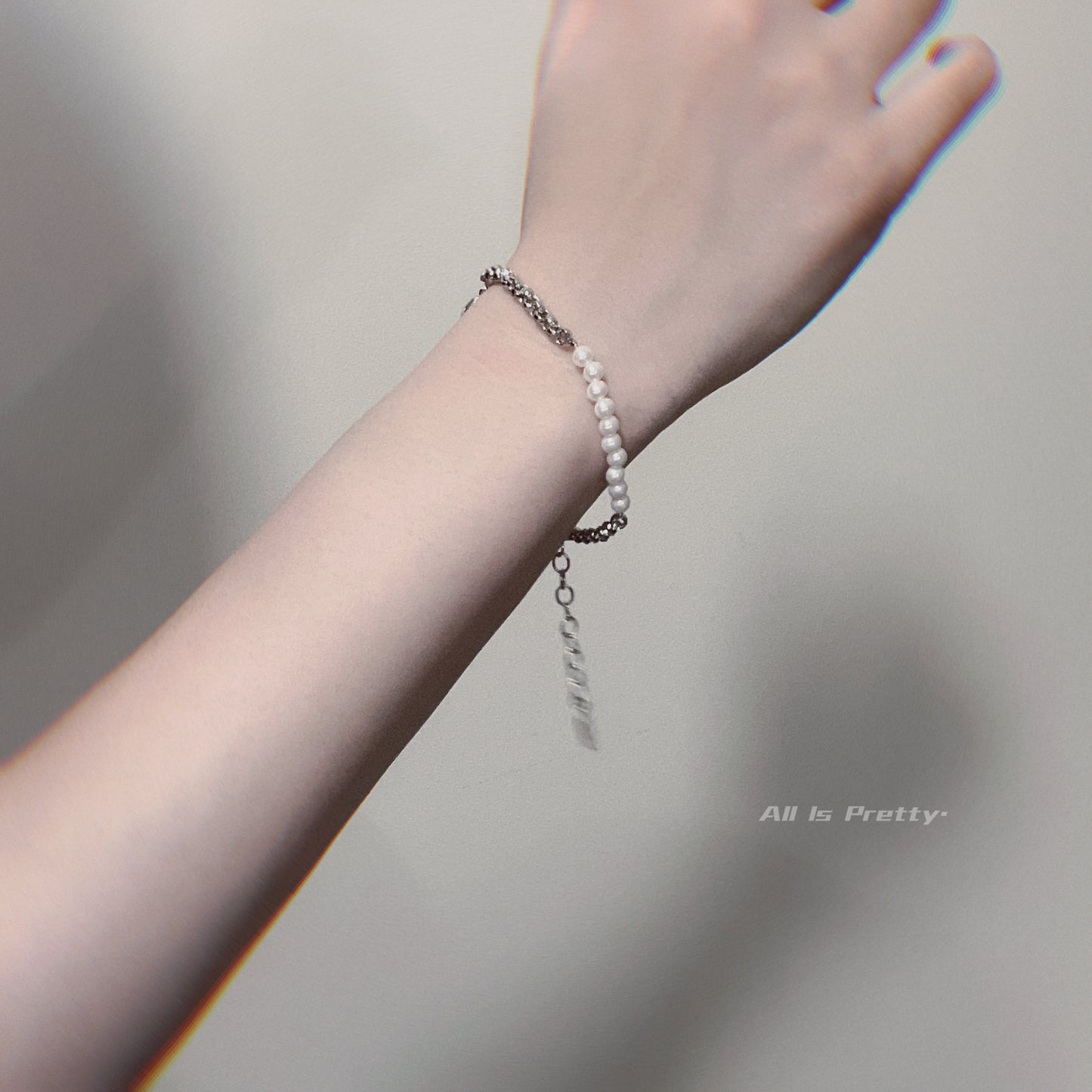 Linked chain pearl bracelet
