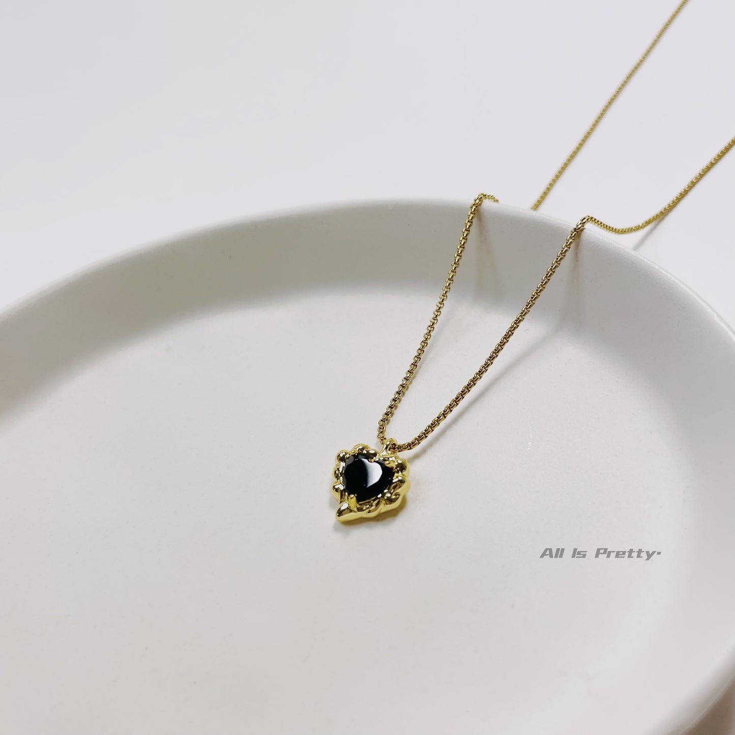 Black onyx heart pendant necklace