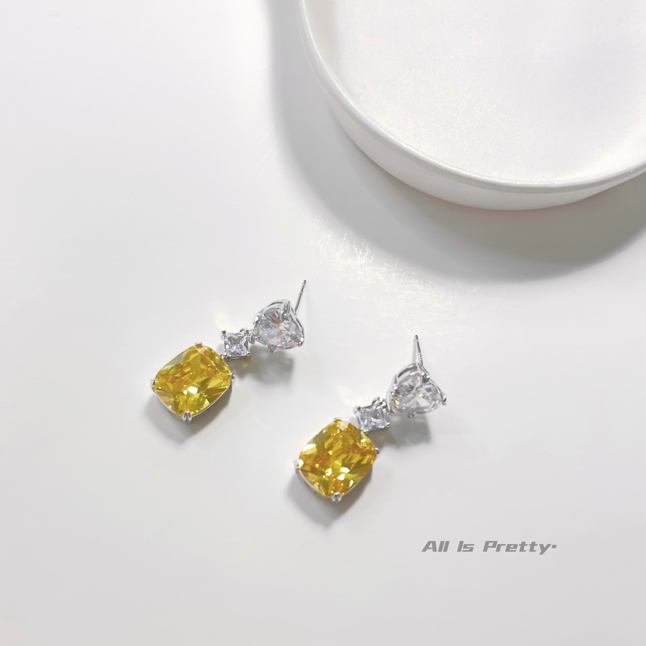 Crystal dropped earrings