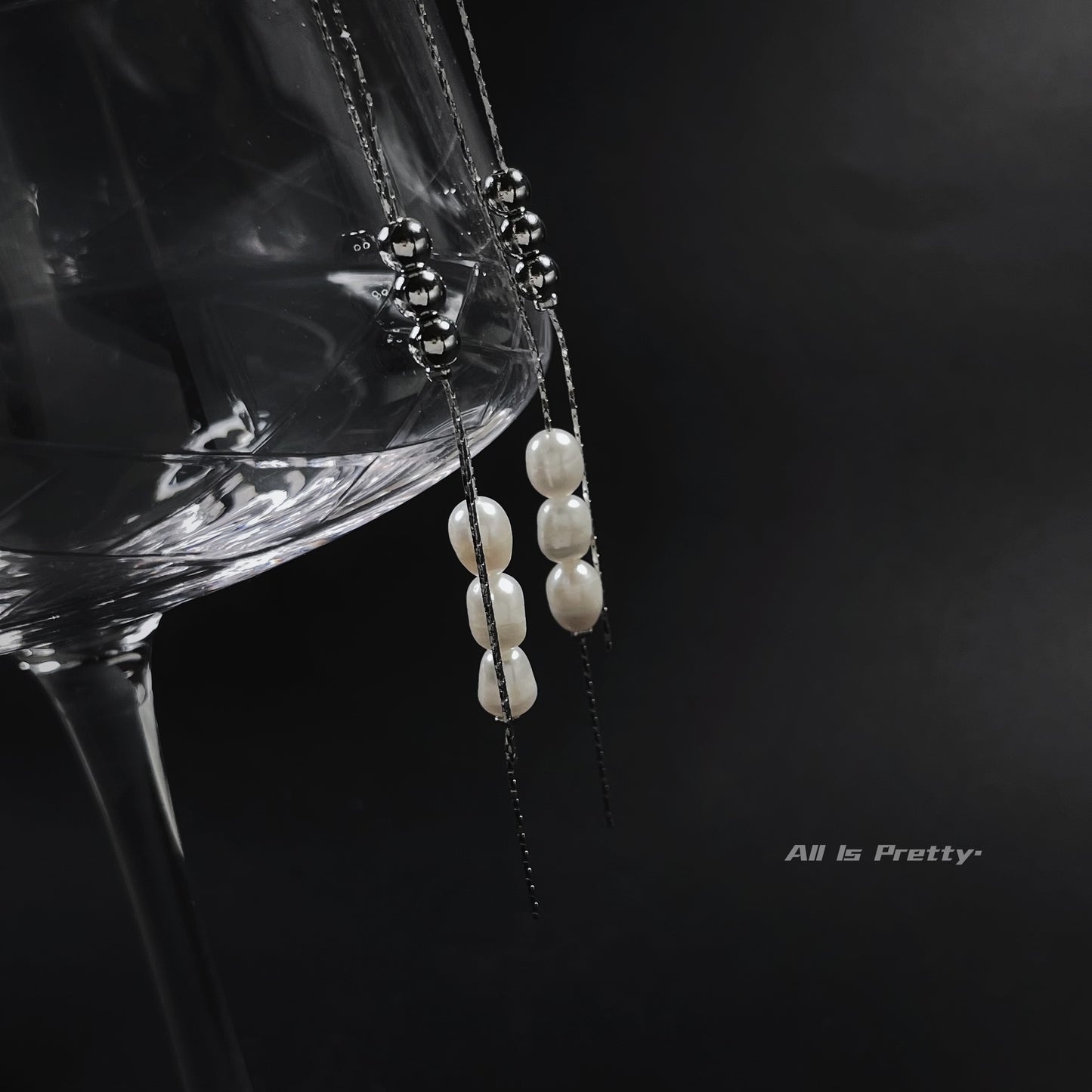 Pearls dropped earrings