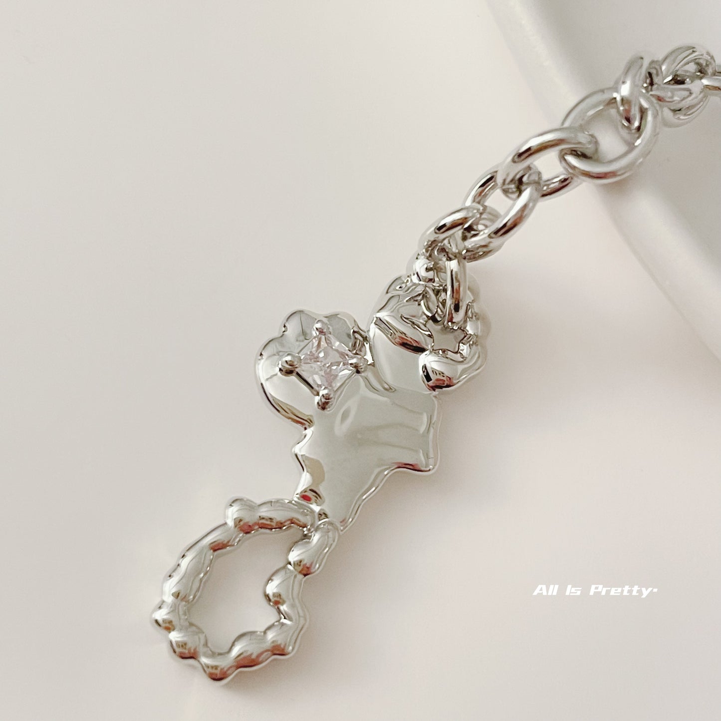 Sculpture chain bracelet