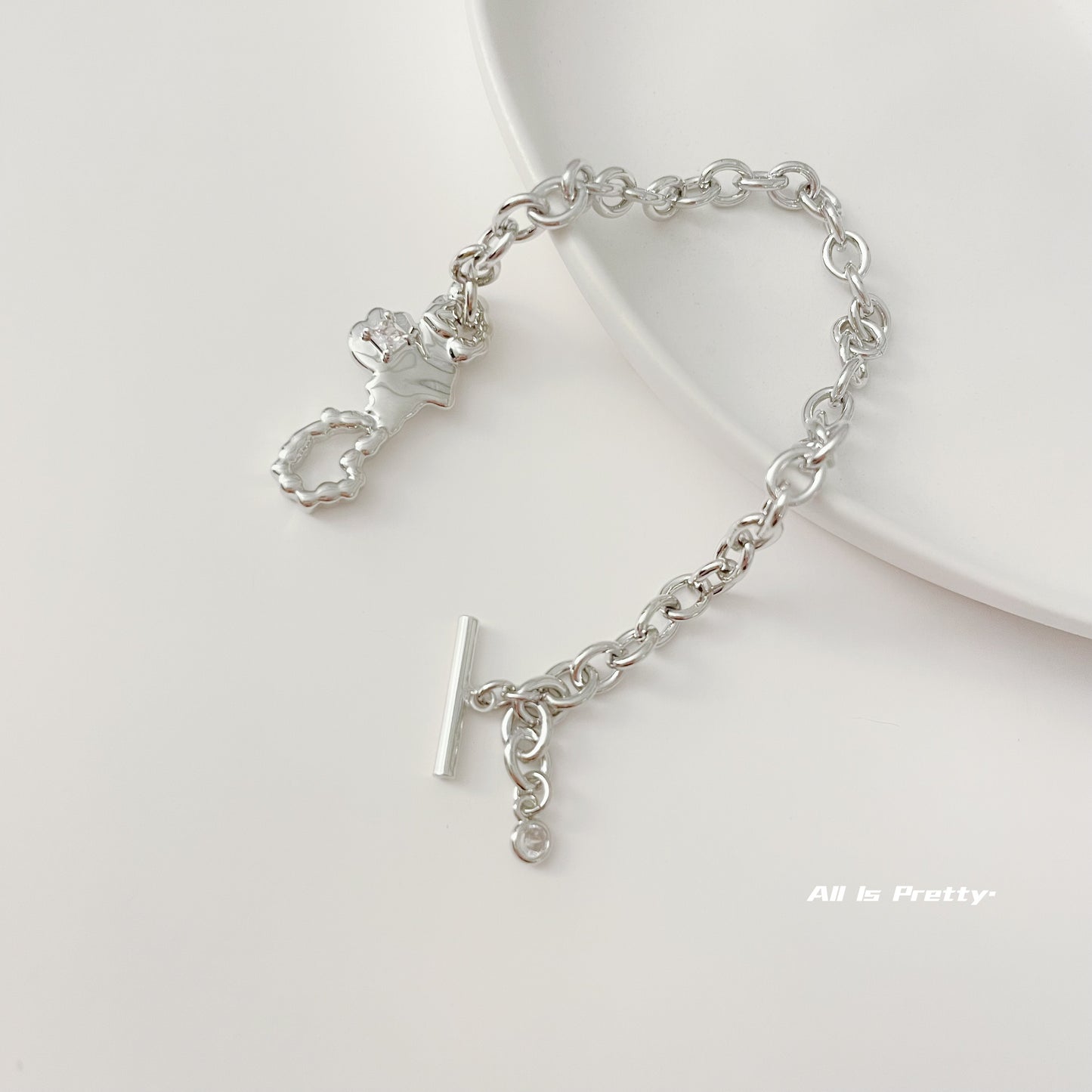 Sculpture chain bracelet