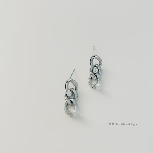 Mini chain earrings