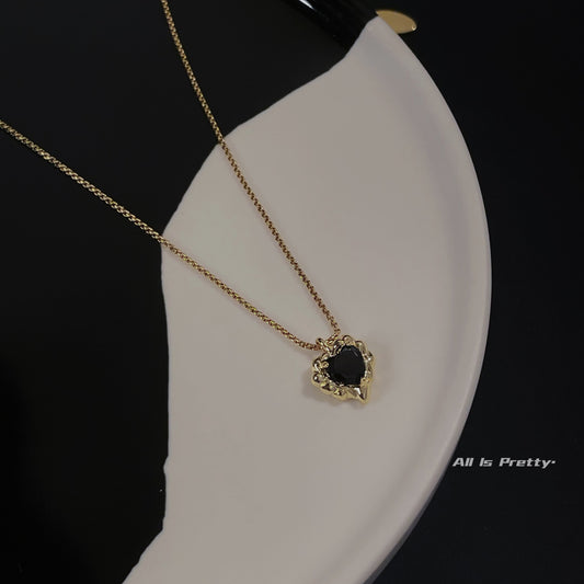 Black onyx heart pendant necklace