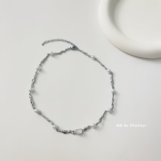 Linked chain pearl necklace