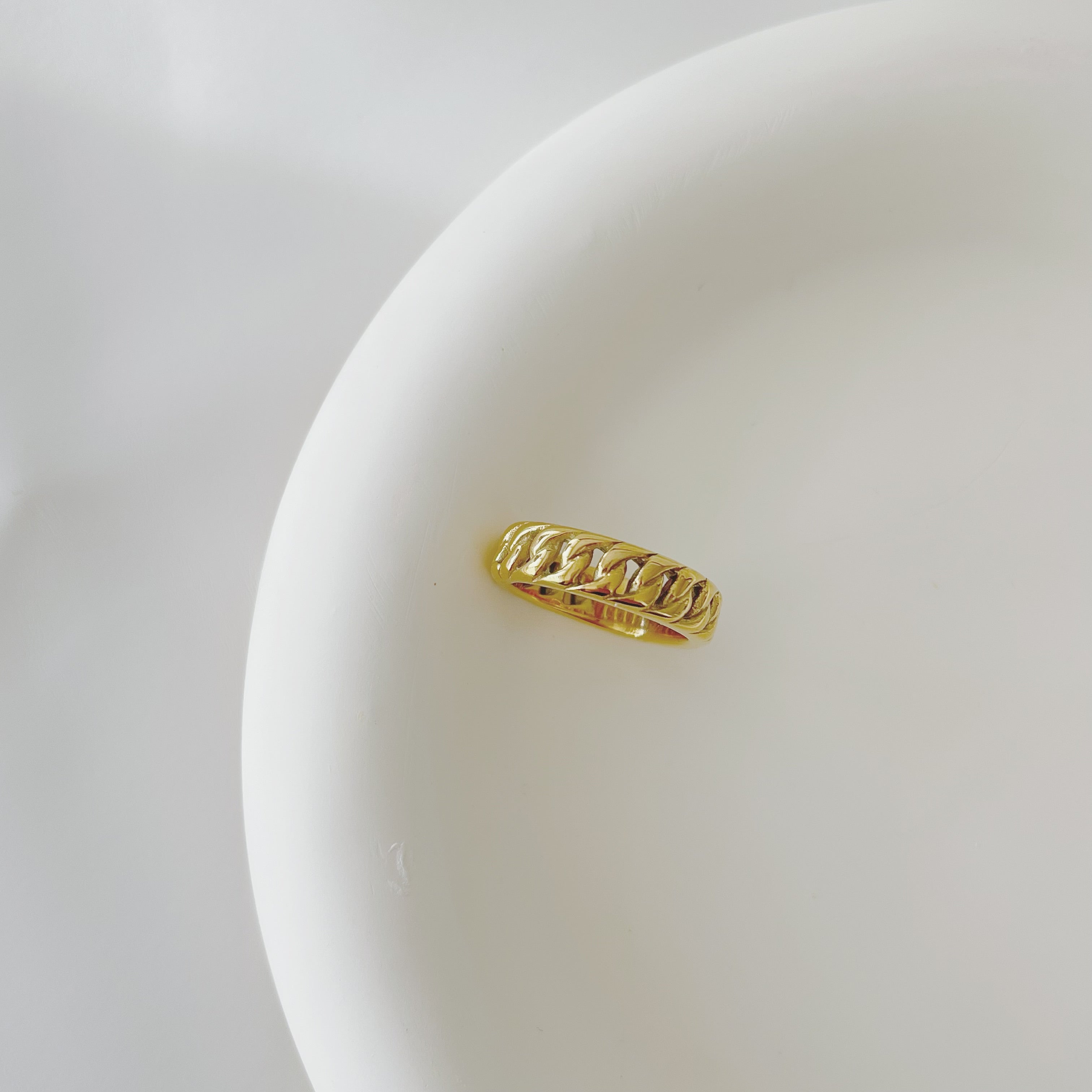 Minimal Twist Gold Ring