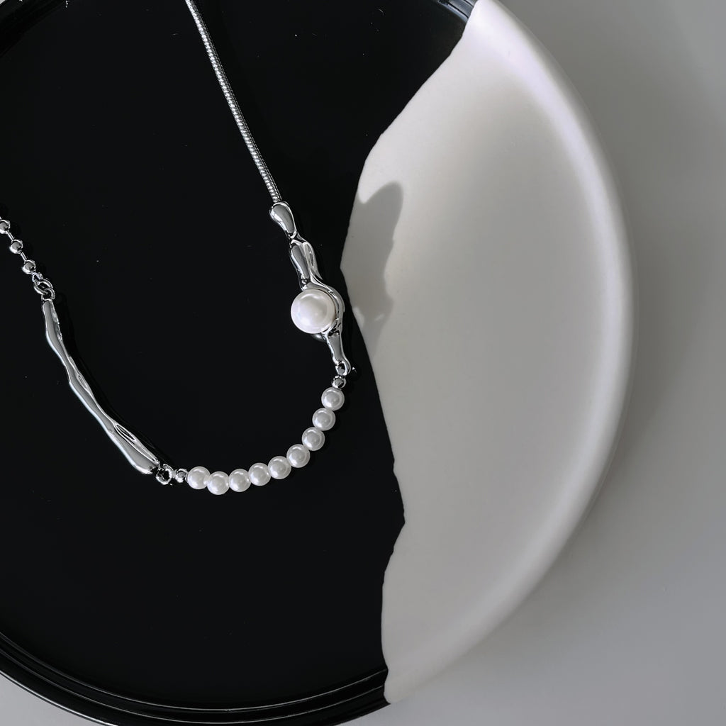 Sculptural Minimal Pearl Necklace
