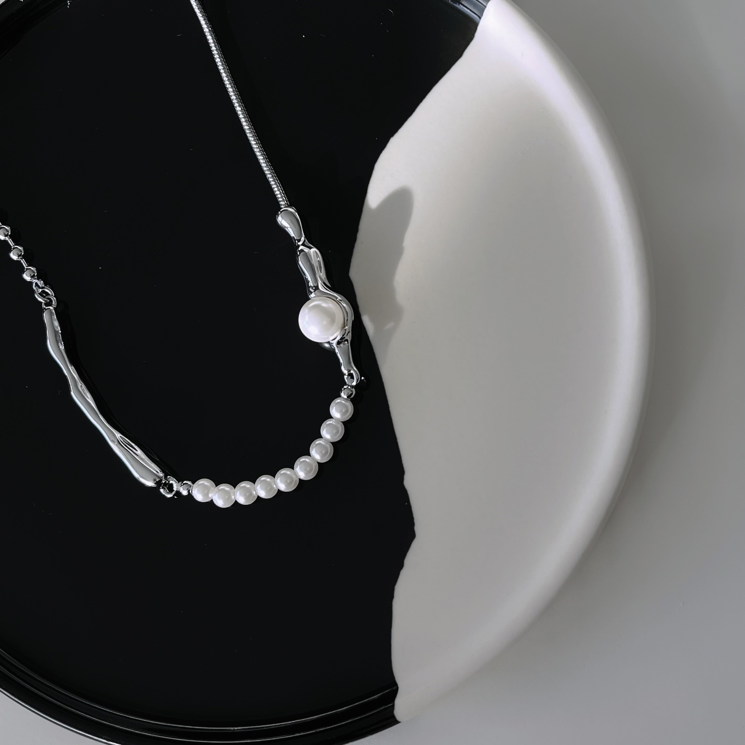 Sculptural Minimal Pearl Necklace