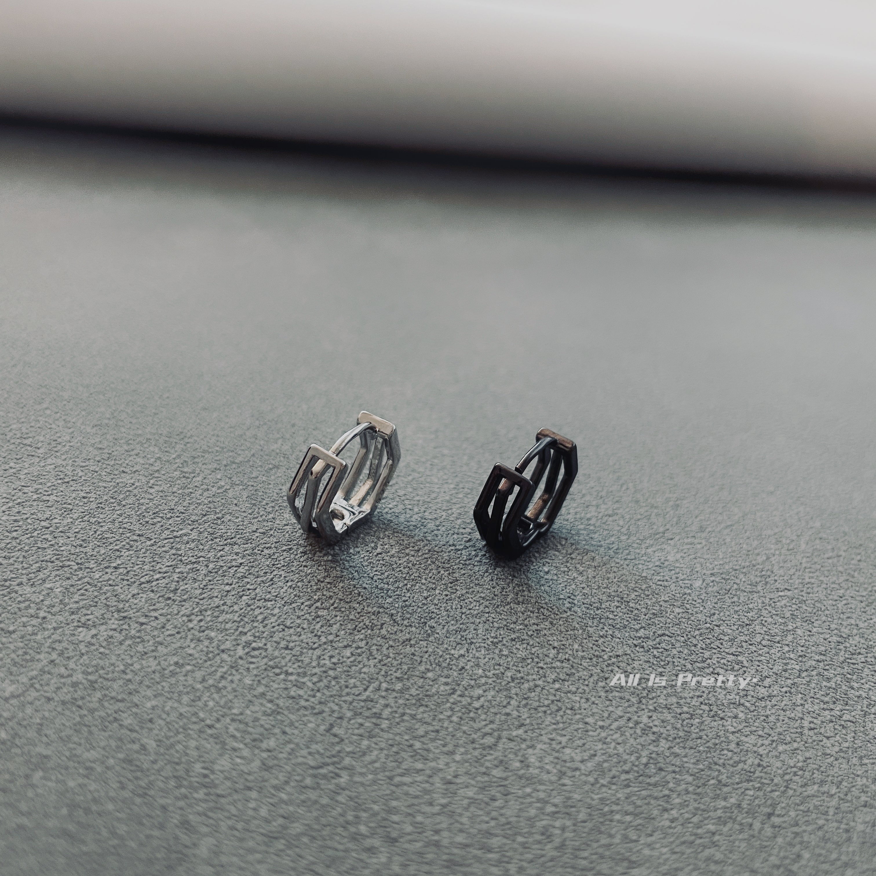 Unisex mini hoop earring