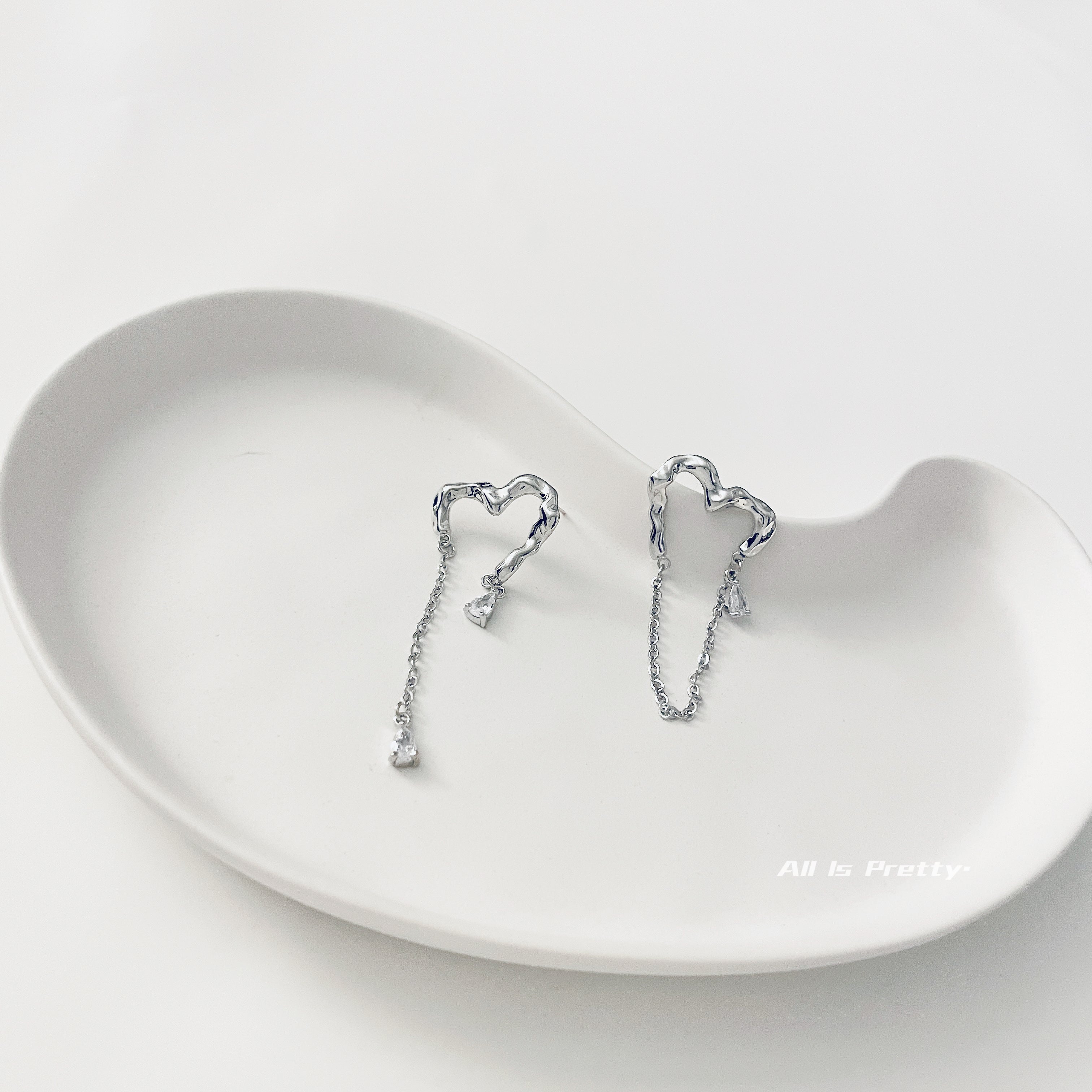 Unbalanced love stud earrings