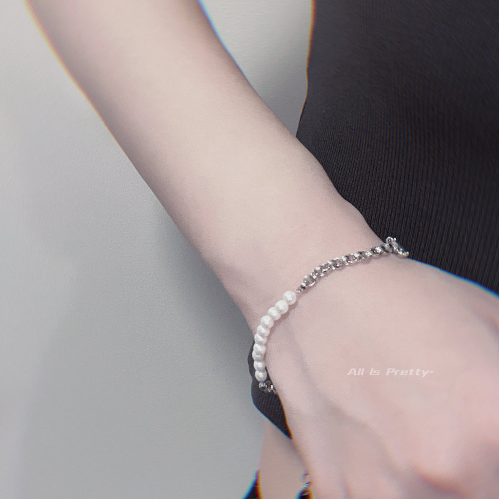Linked chain pearl bracelet