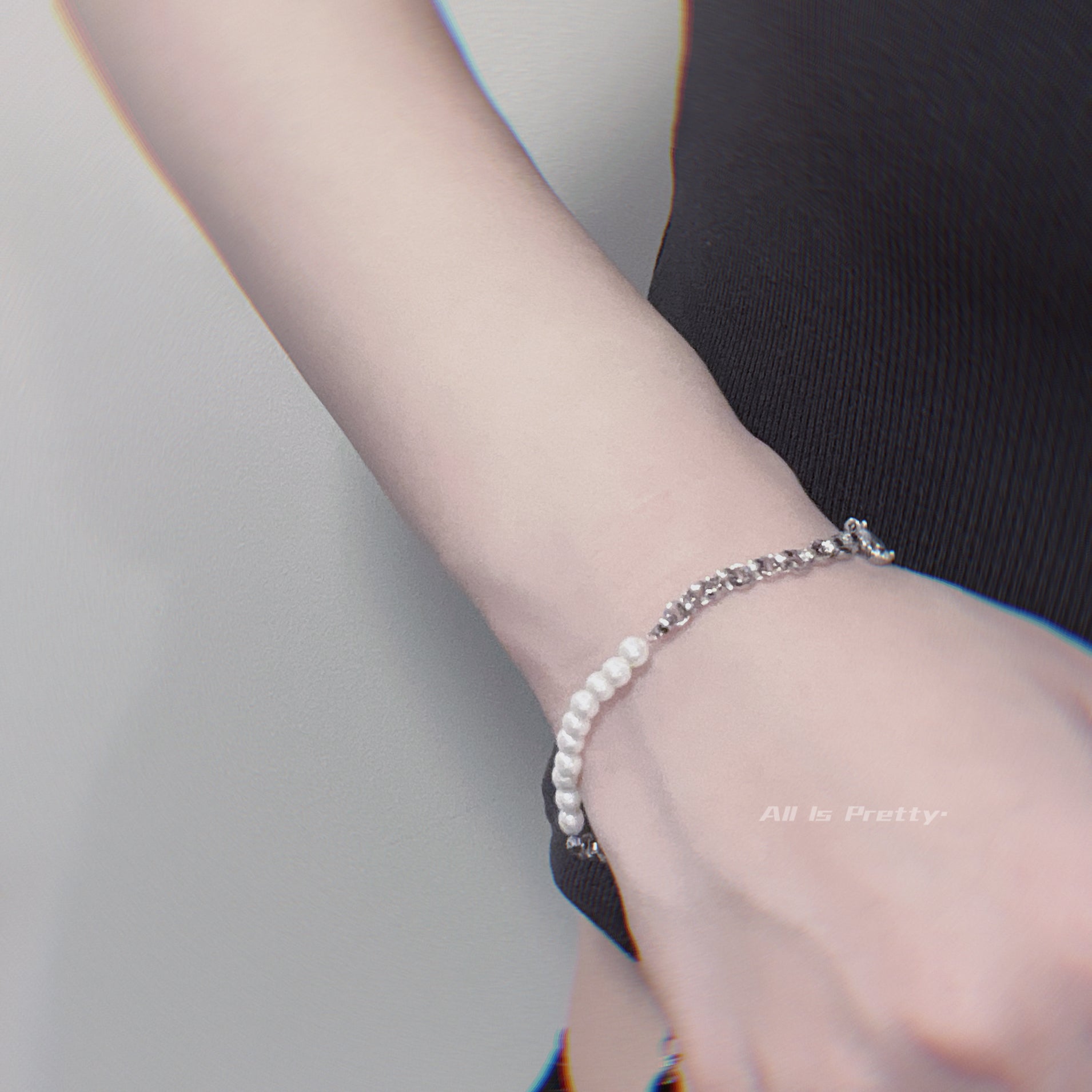 Linked chain pearl bracelet