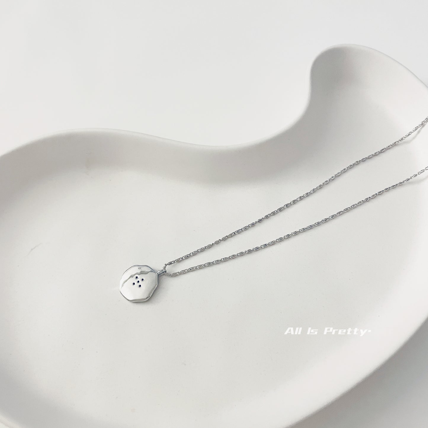 Elegant Gold-Plated Button Pendant Necklace