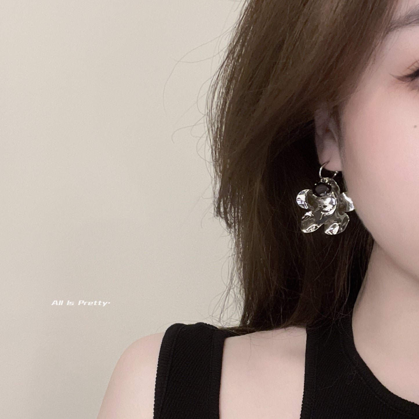 Unbalanced flower earrings