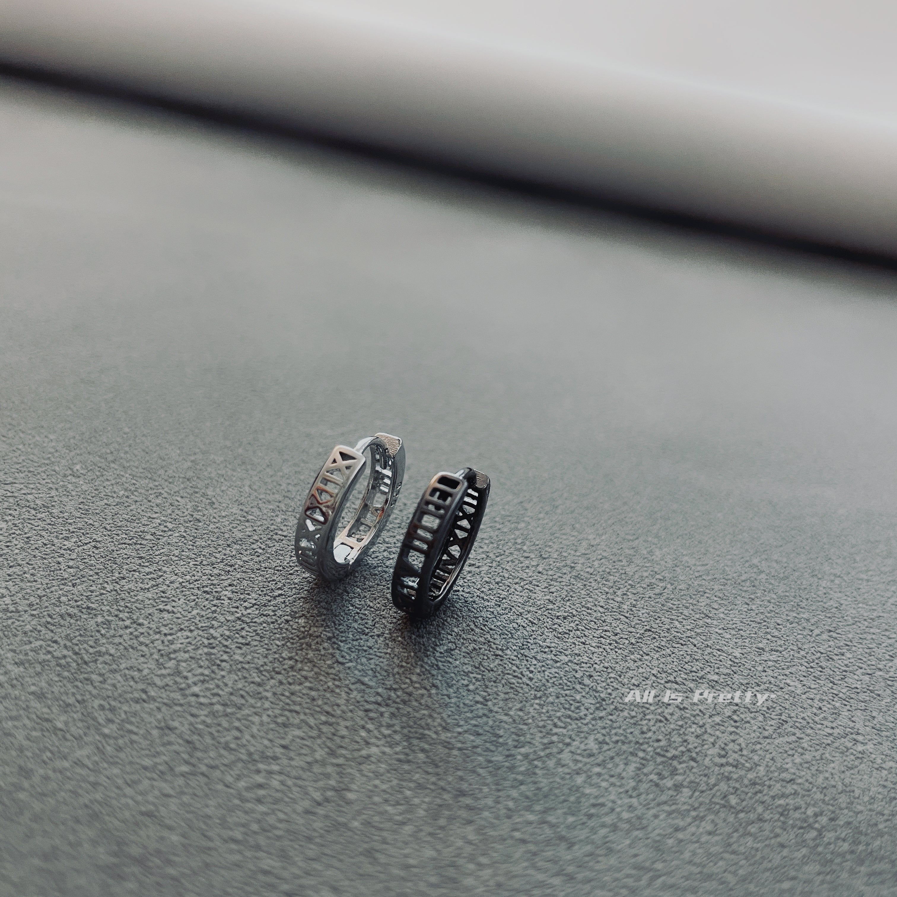 Unisex mini hoop earring