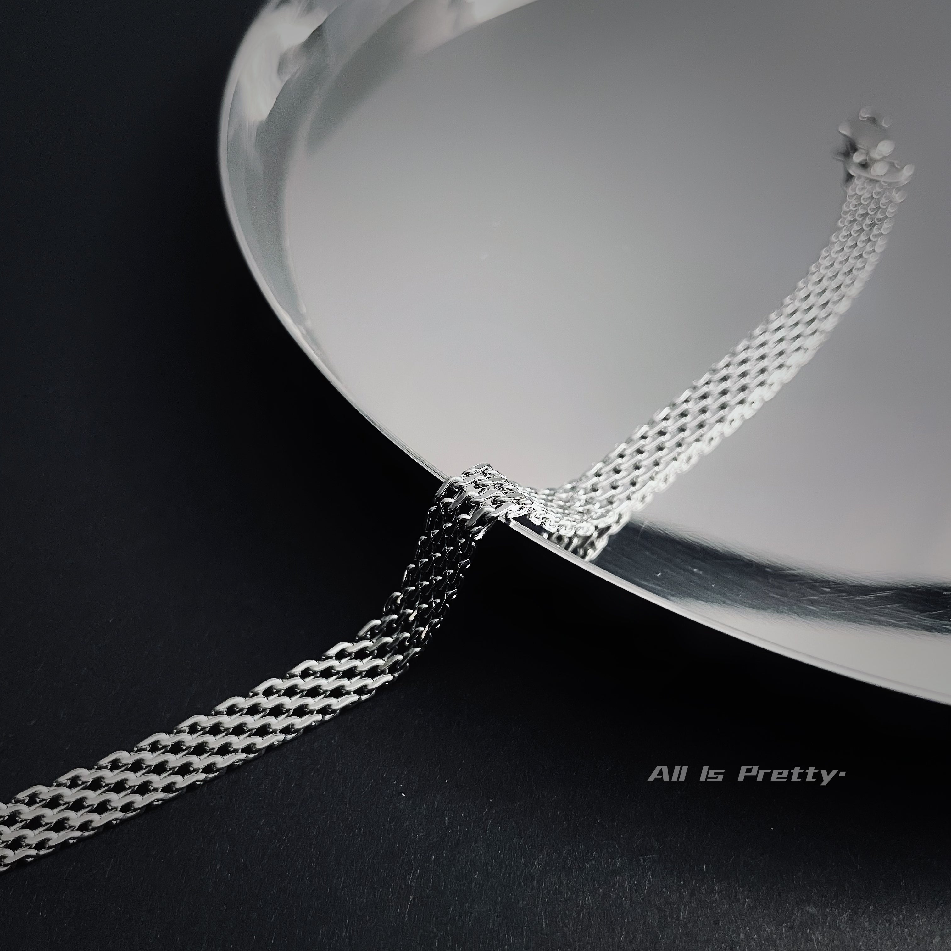 Linked herringbone chain bracelet