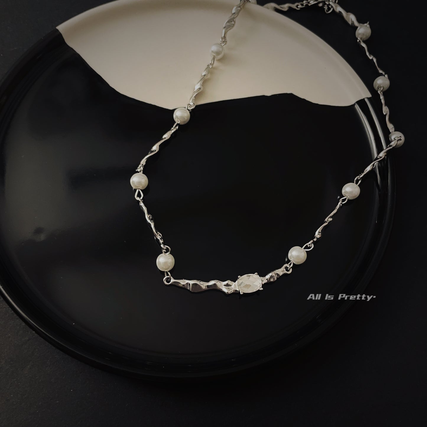 Linked chain pearl necklace