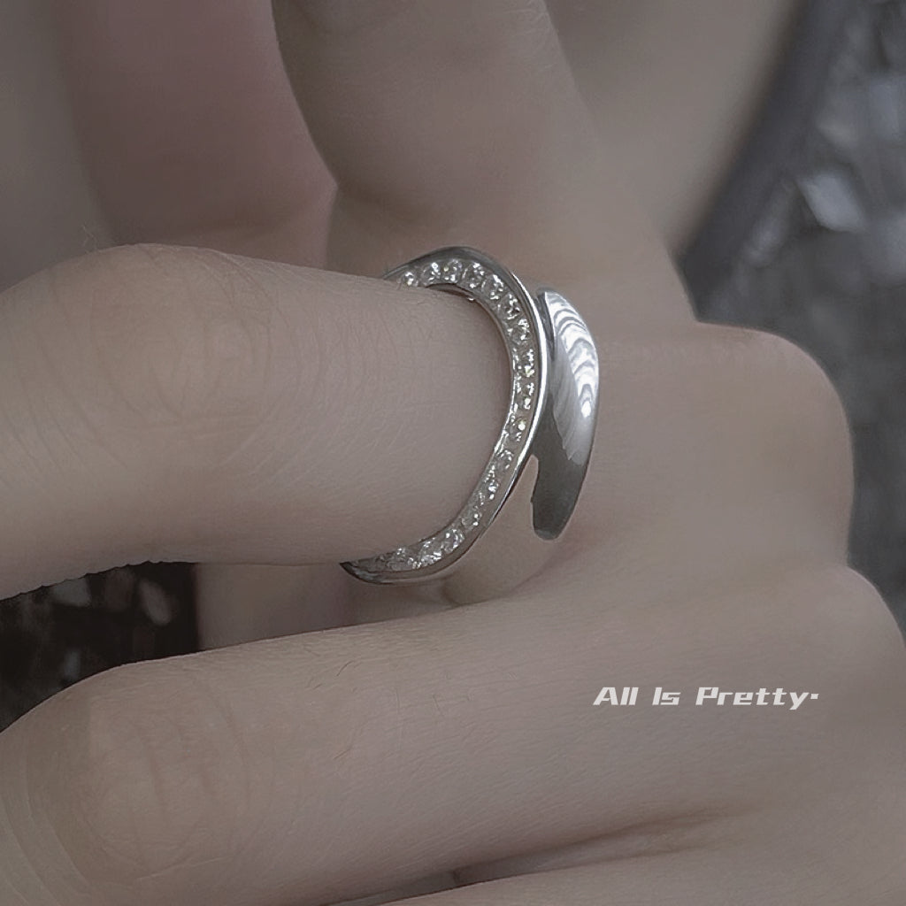 Crystal textured band ring