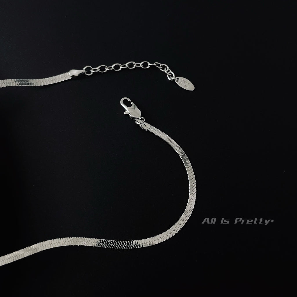 Classic Unisex Herringbone Chain Necklace