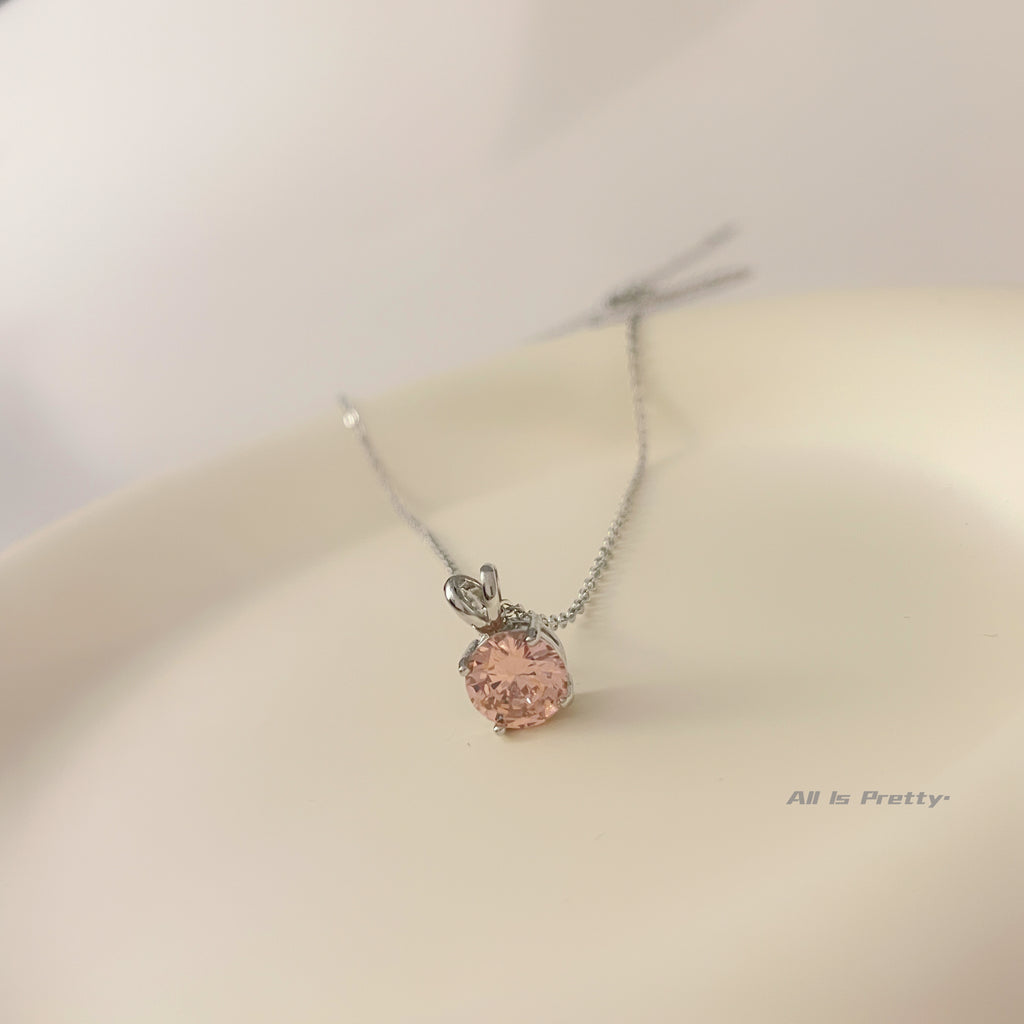 Color crystal pendant necklace