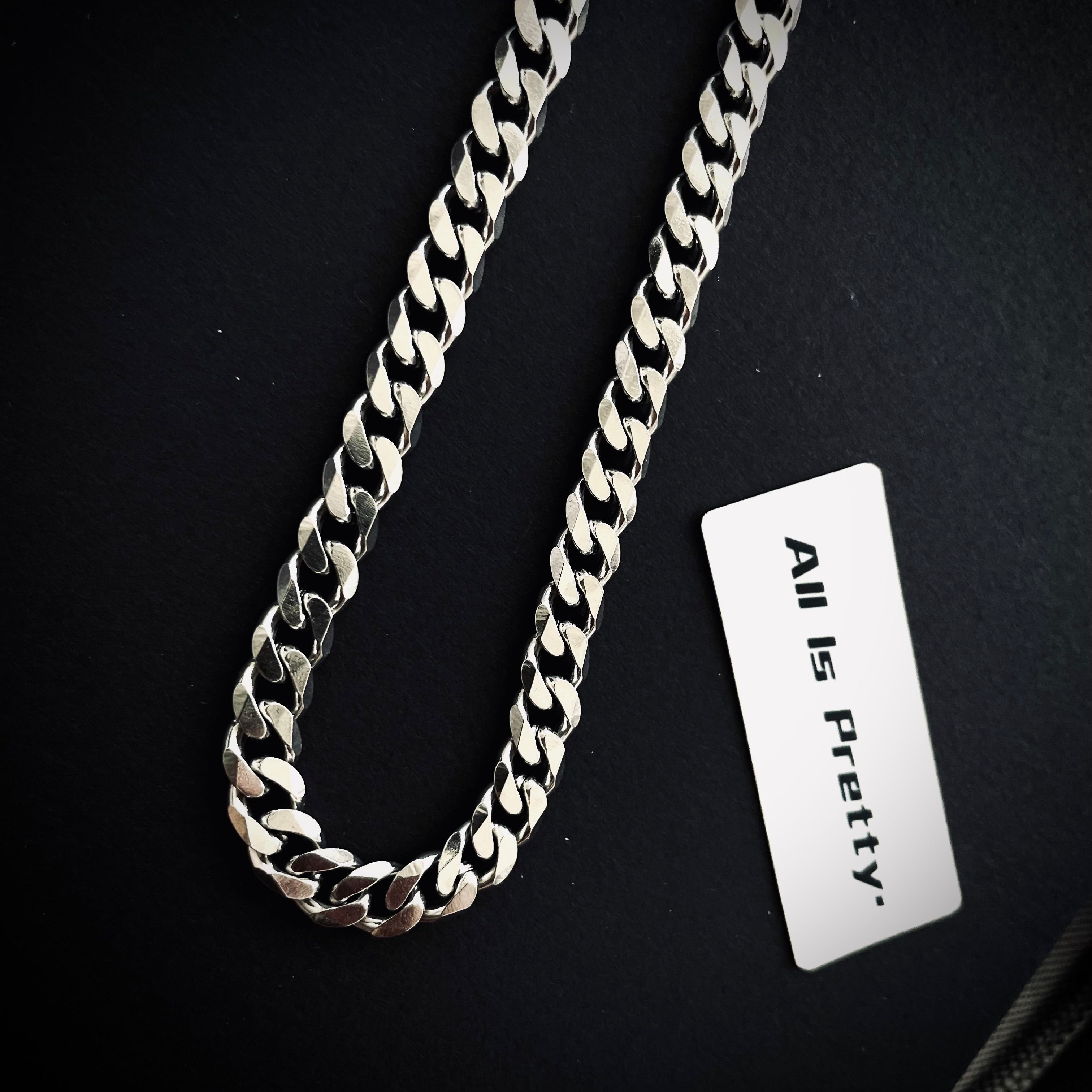 Narrow curb chain