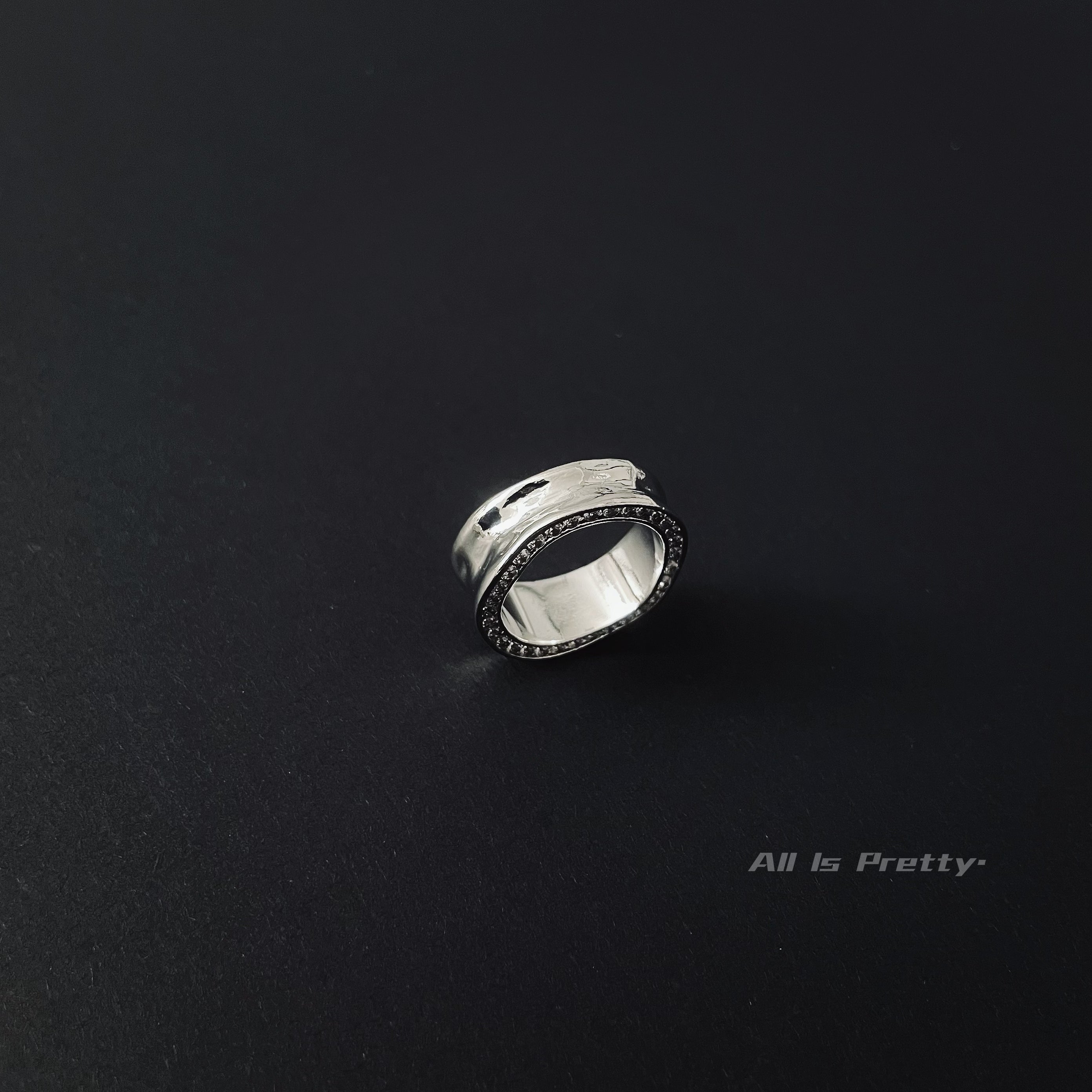 Crystal textured band ring