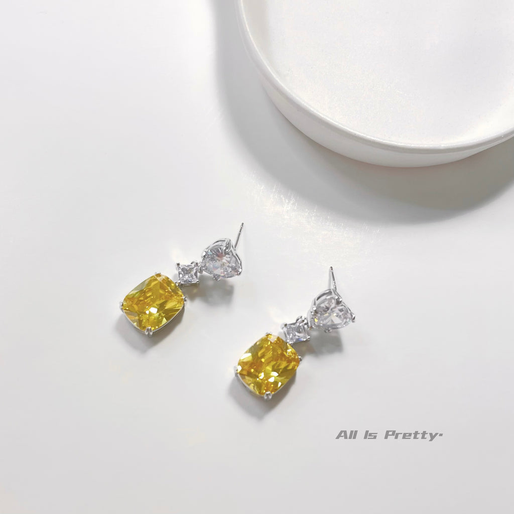 Crystal dropped earrings