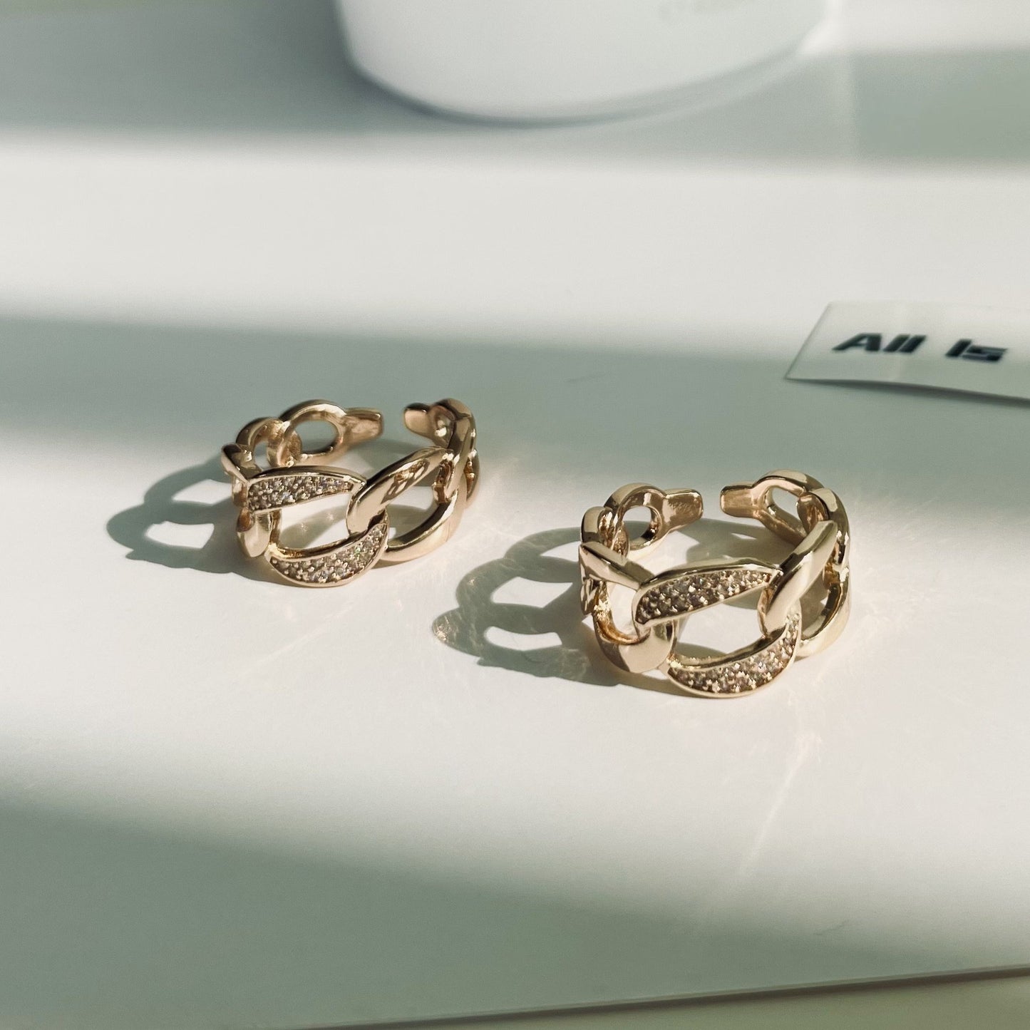 Link-band crystal ring