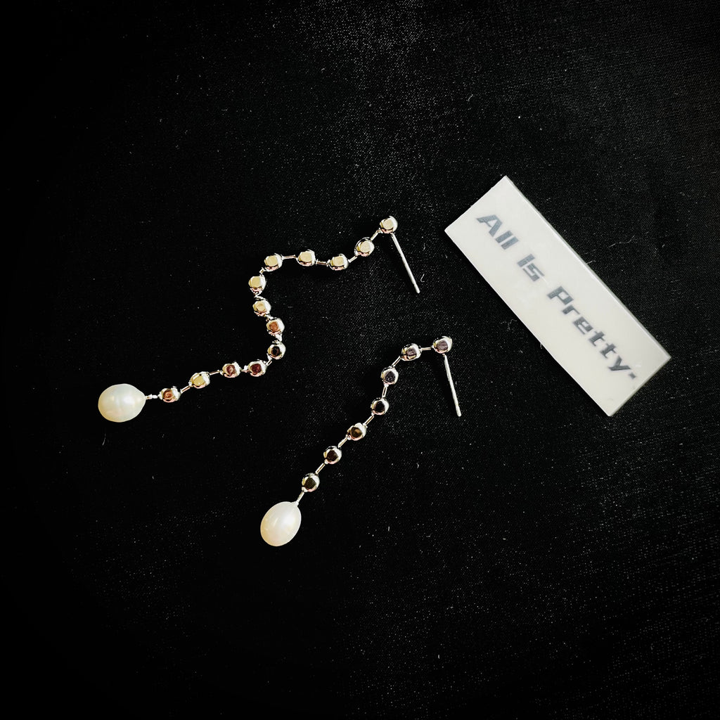Unbalanced Pearl drop earrings