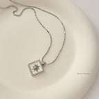 White star pendant necklace