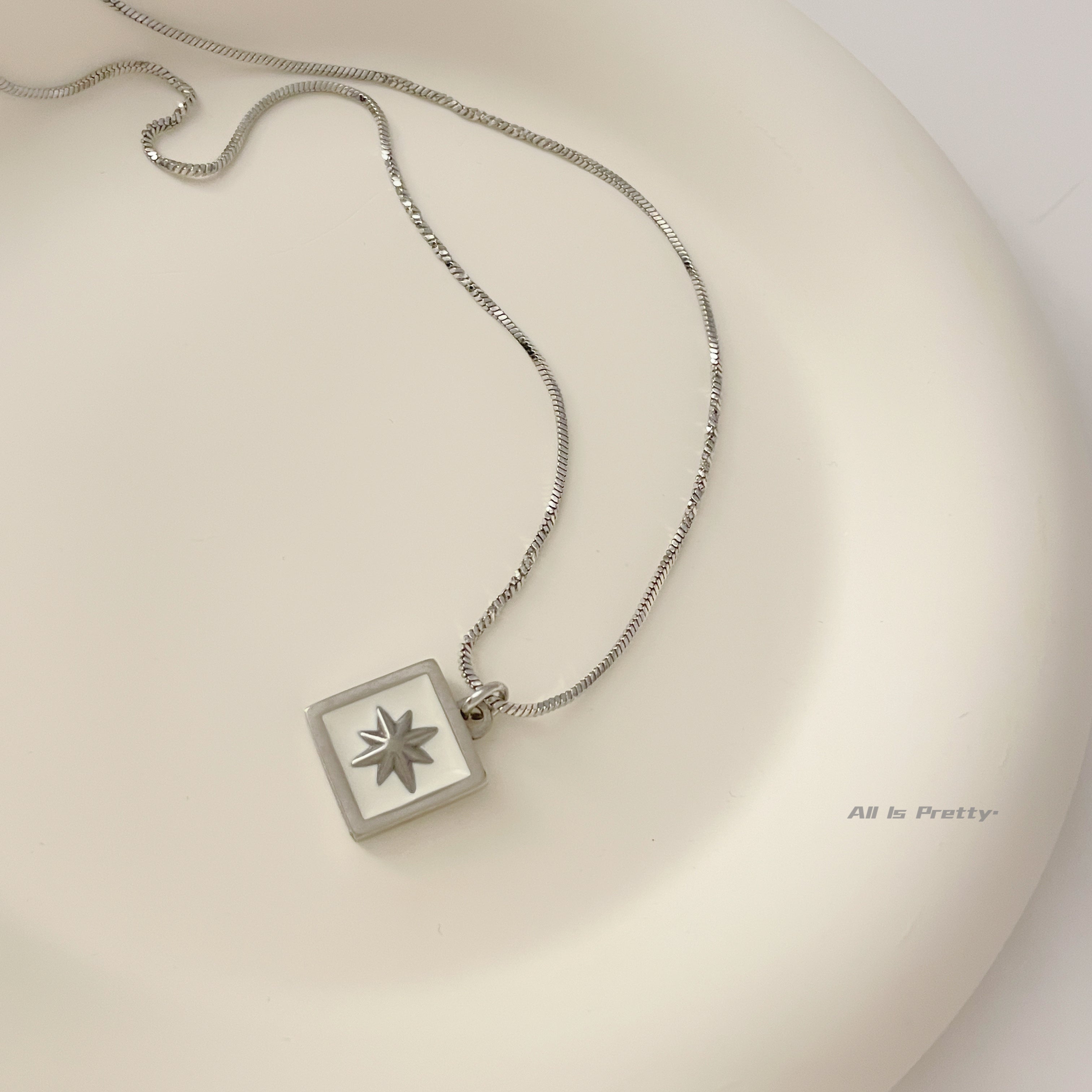 White star pendant necklace