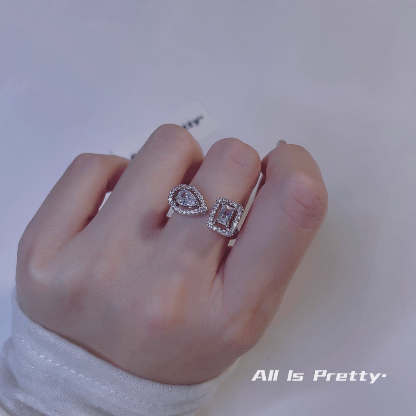 Stylish crystal ring