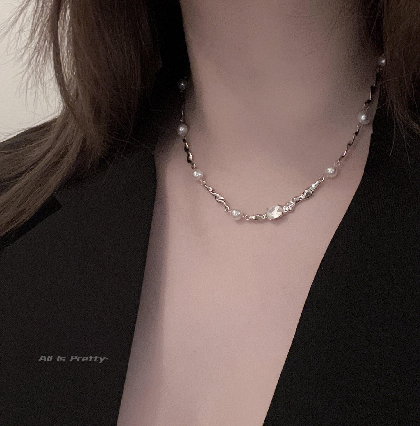 Linked chain pearl necklace