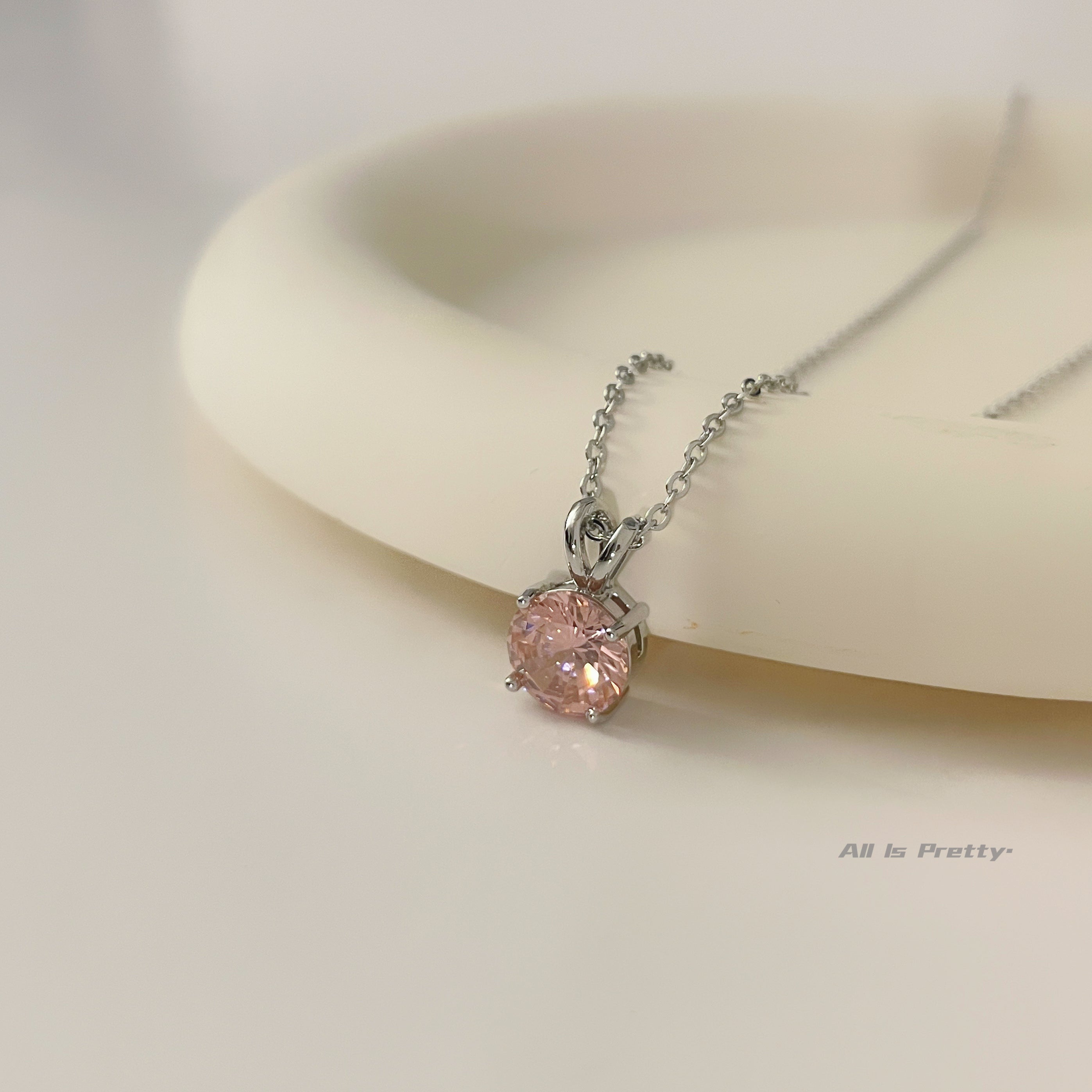 Color crystal pendant necklace