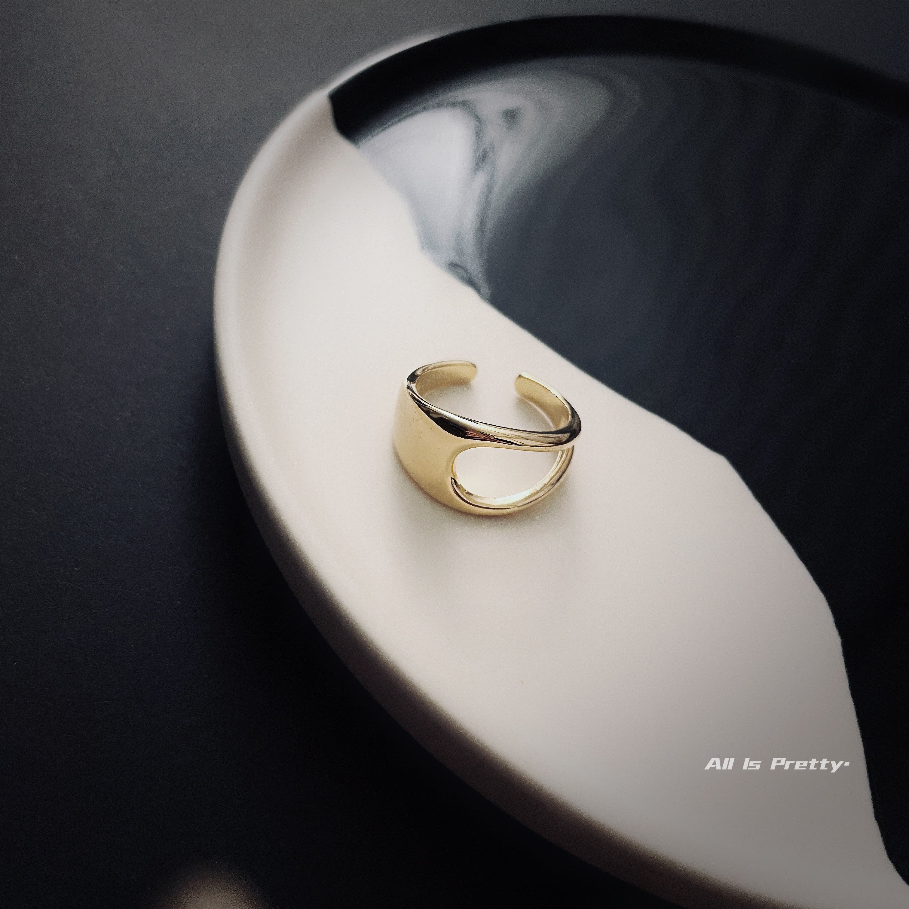 Hollow open ring