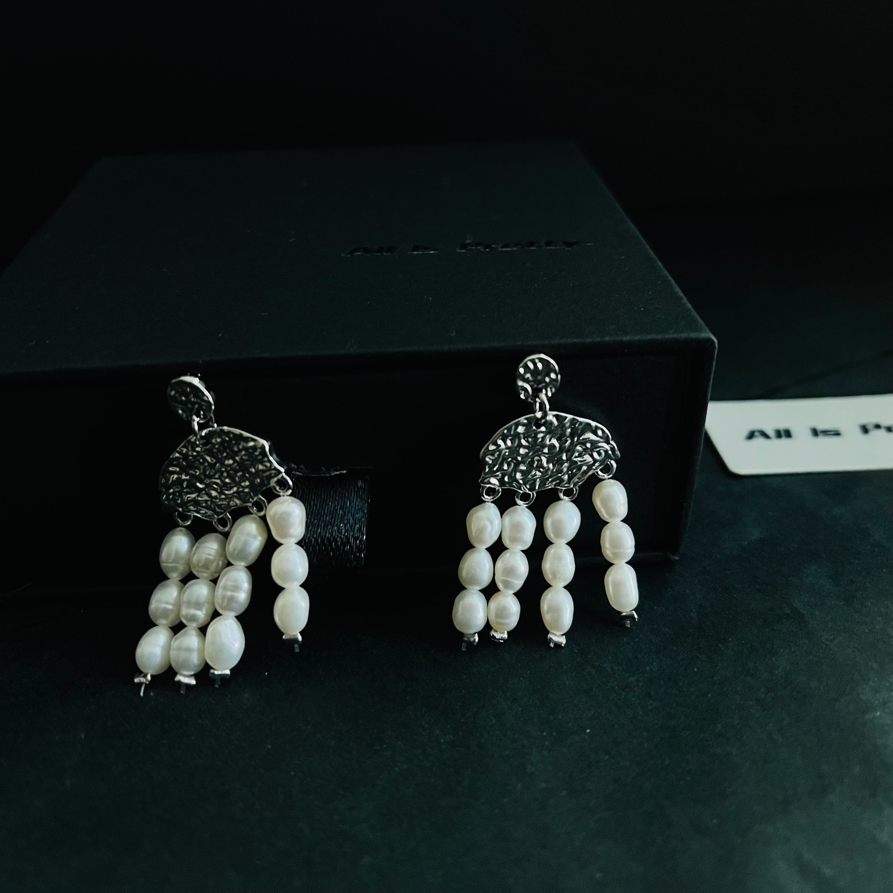 Pearls tassel earrings