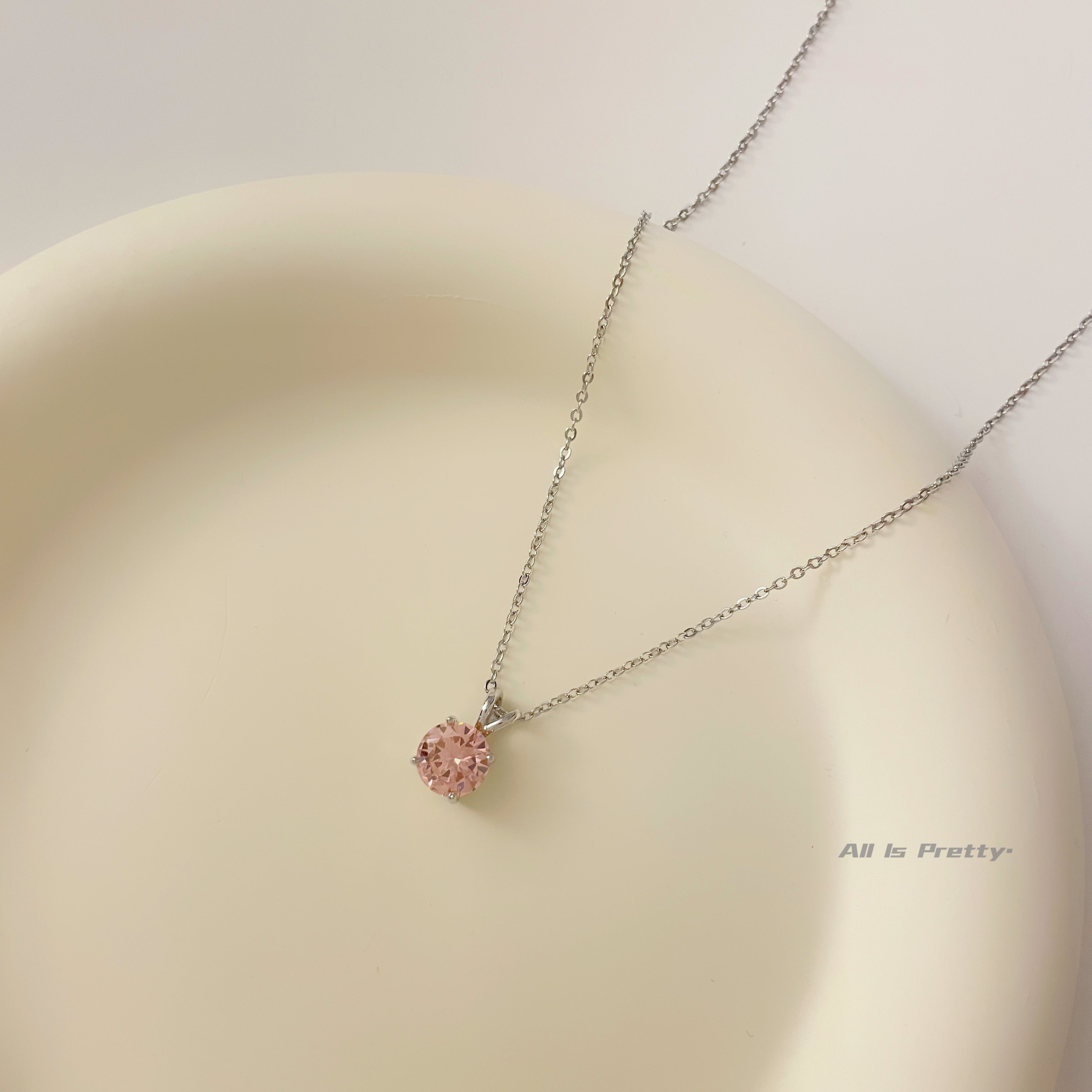 Color crystal pendant necklace