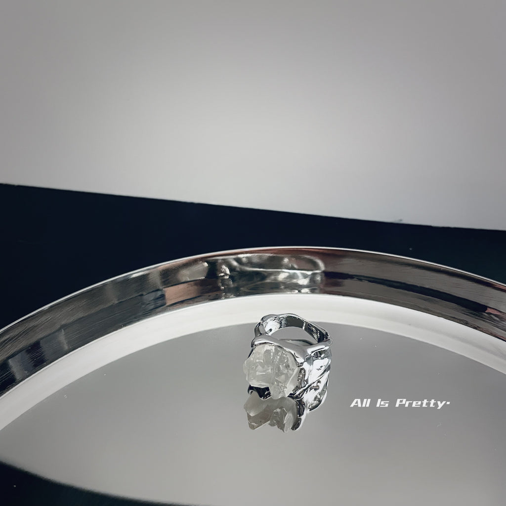 Stylish crystal ring