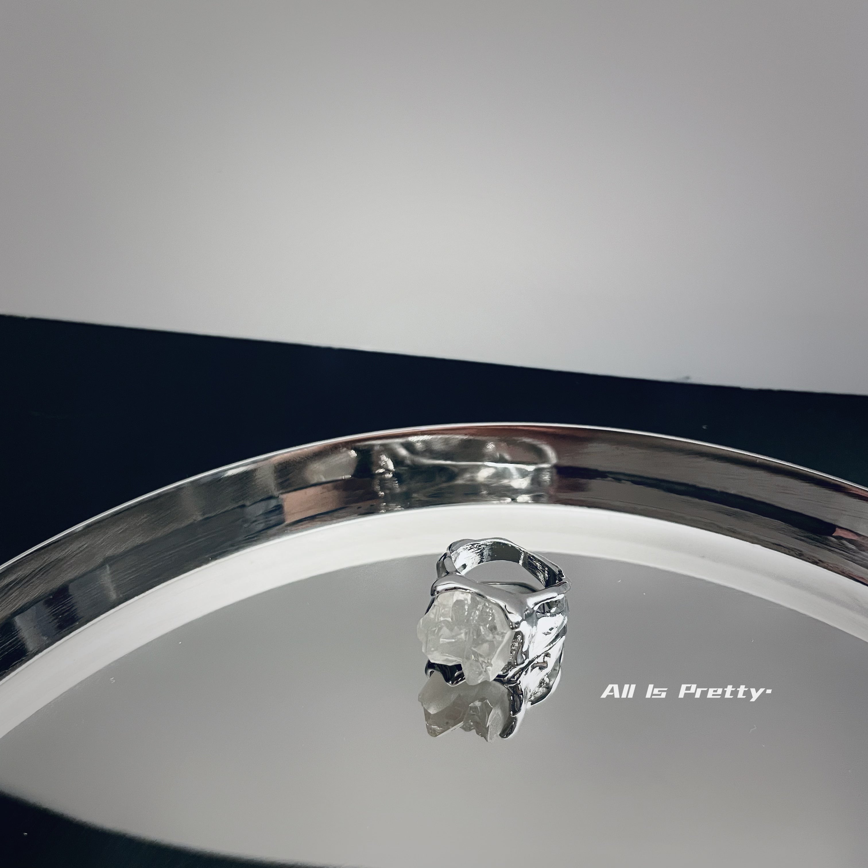 Stylish crystal ring