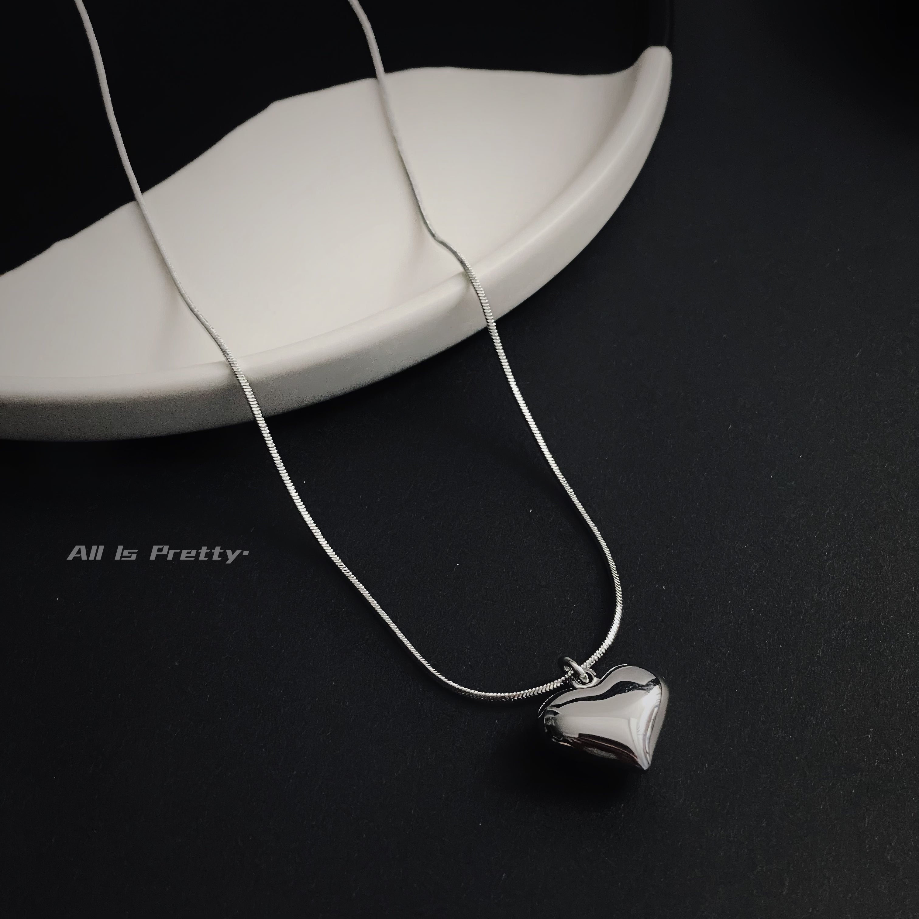 White gold plated heart pendant necklace