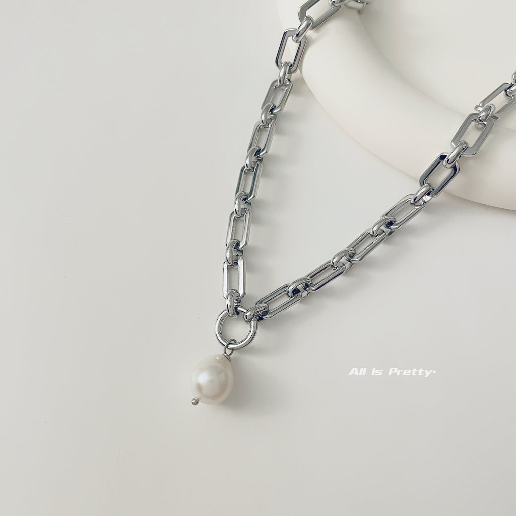 Pearl Pendant Block Chain Necklace