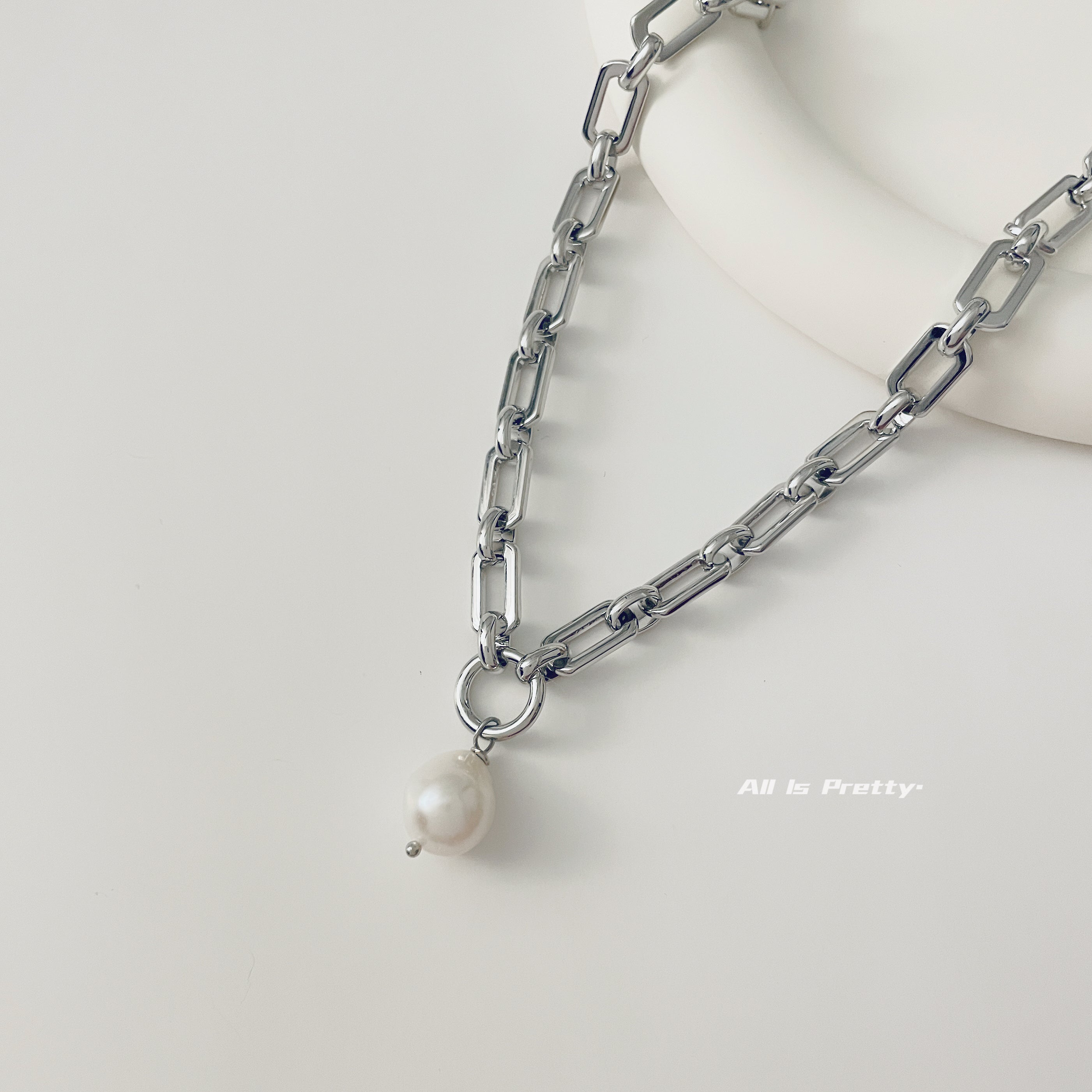Pearl Pendant Block Chain Necklace