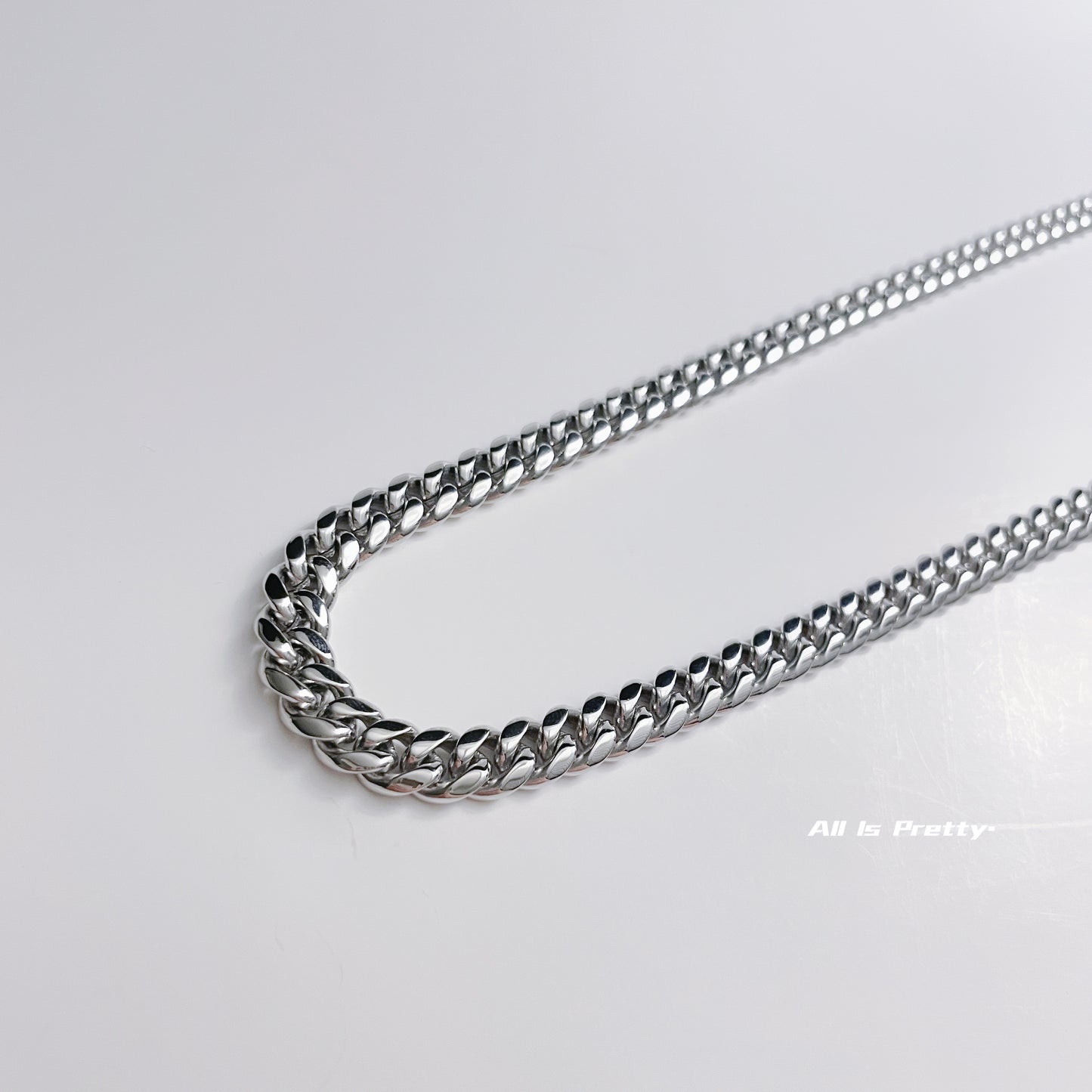 Fancy shine curb chain necklace