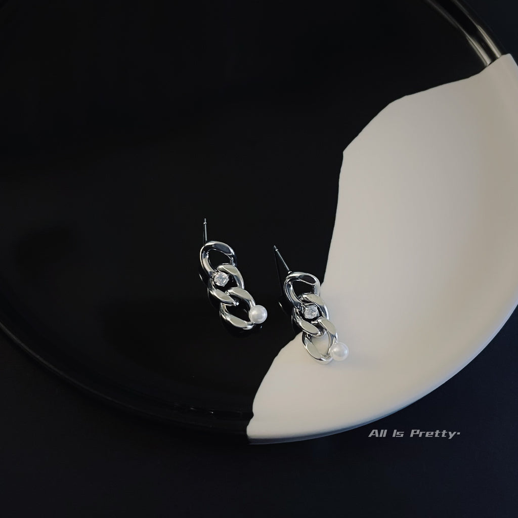 Mini chain earrings