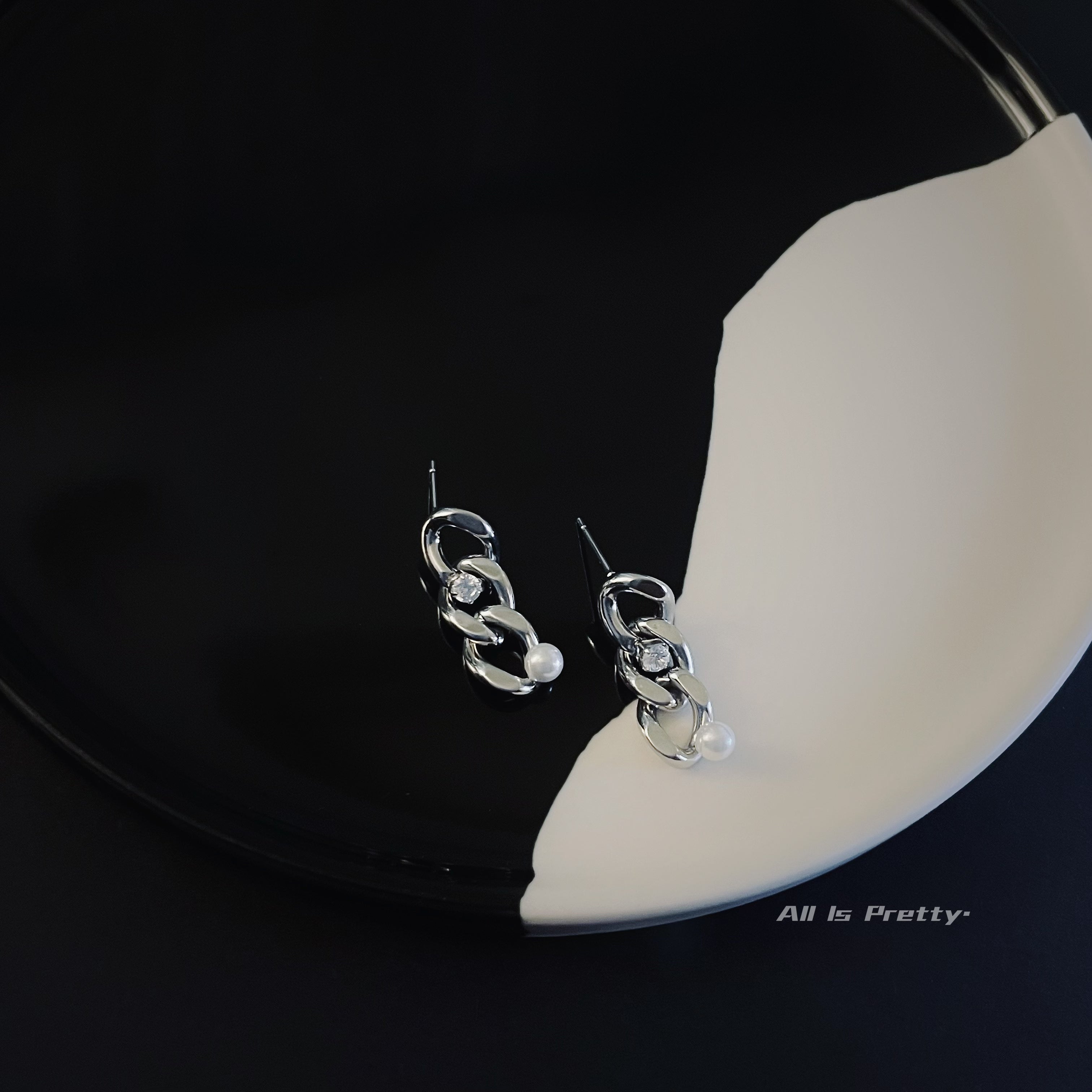Mini chain earrings