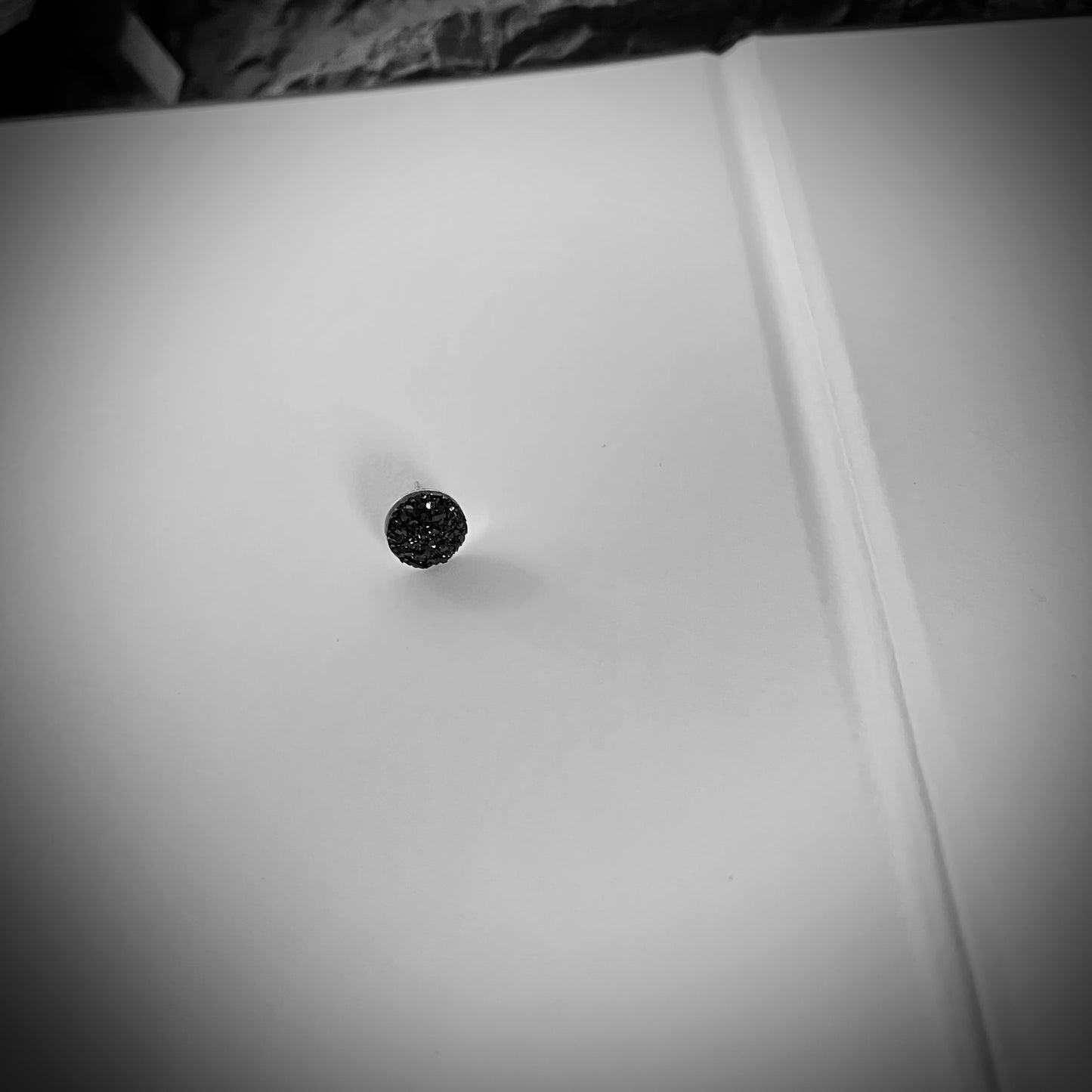 Sparkle stud earring(single)